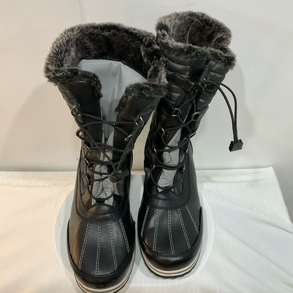 Sporto Alaska black quilted snow boots w/lace-up design w/sturdy metal d-rings - Picture 9 of 13
